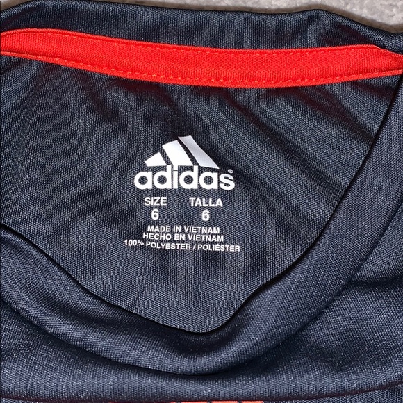 Adidas Boys Long Sleeve Tee. New condition. Size 6 - Picture 3 of 4